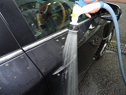 新型インプレッサで同様にホースで水かけ実験