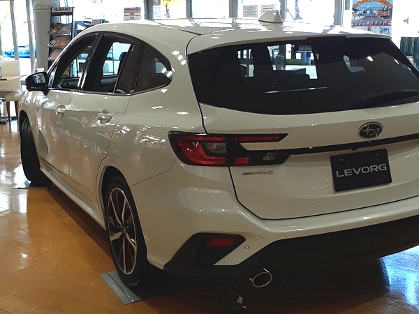新型レヴォーグ 展示車両