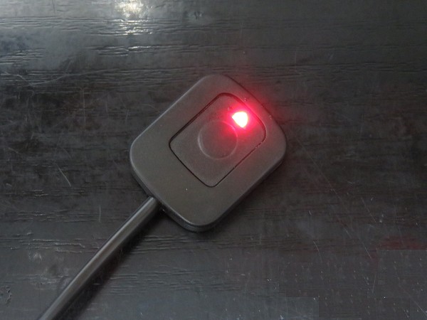 LED付きの貼付型の押しボタンスイッチ