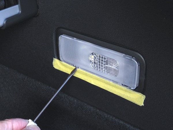 VN5型レヴォーグ カーゴルームランプを交換してみた ( LED 化 )