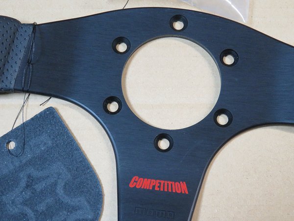 MOMO(モモ)製ハンドル COMPETITION C-71 350mm
