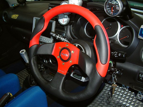 MOMO(モモ)製ハンドル COMPETITION C-71 350mm